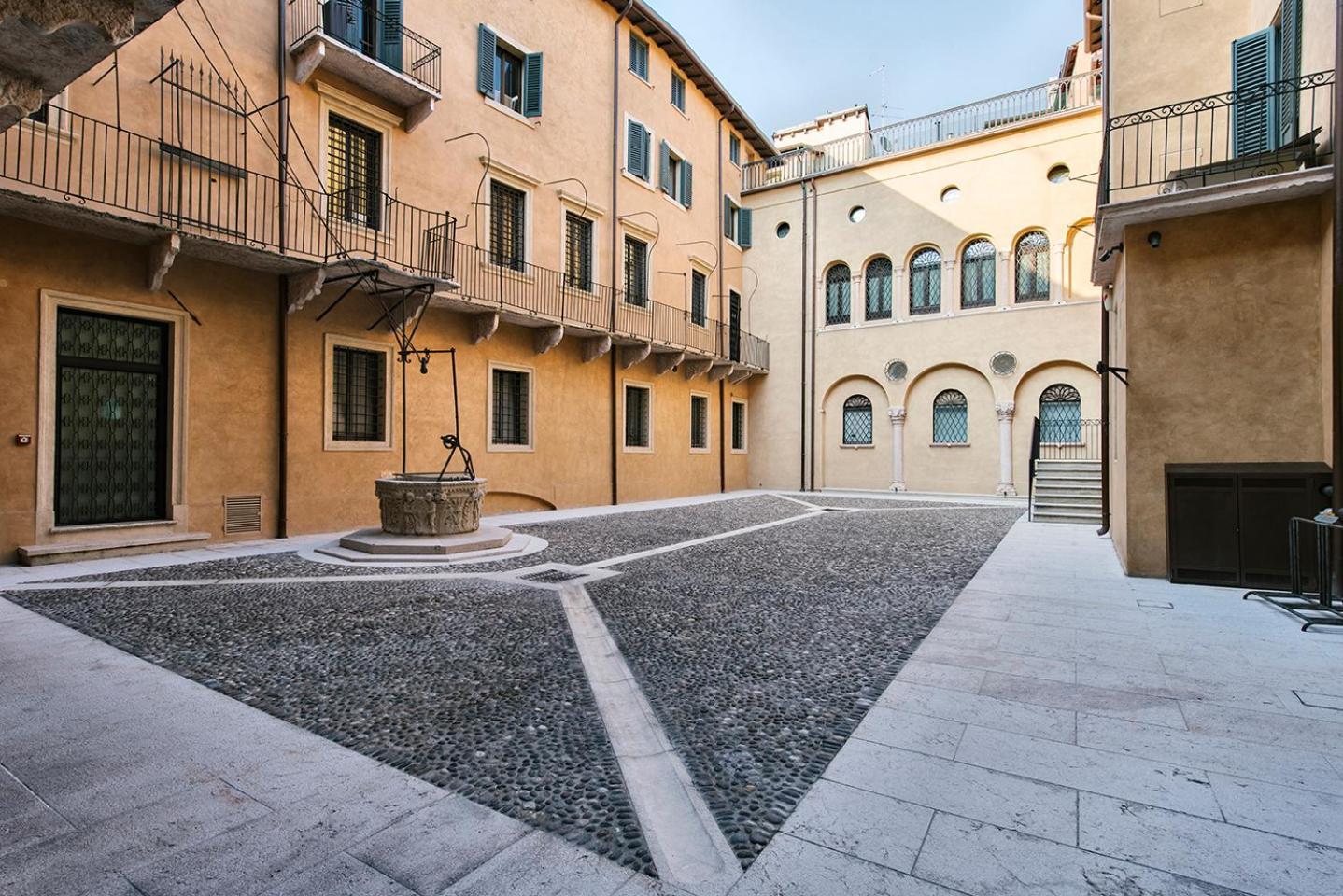 Palazzo Confalonieri Da Lisca Verona Exterior photo
